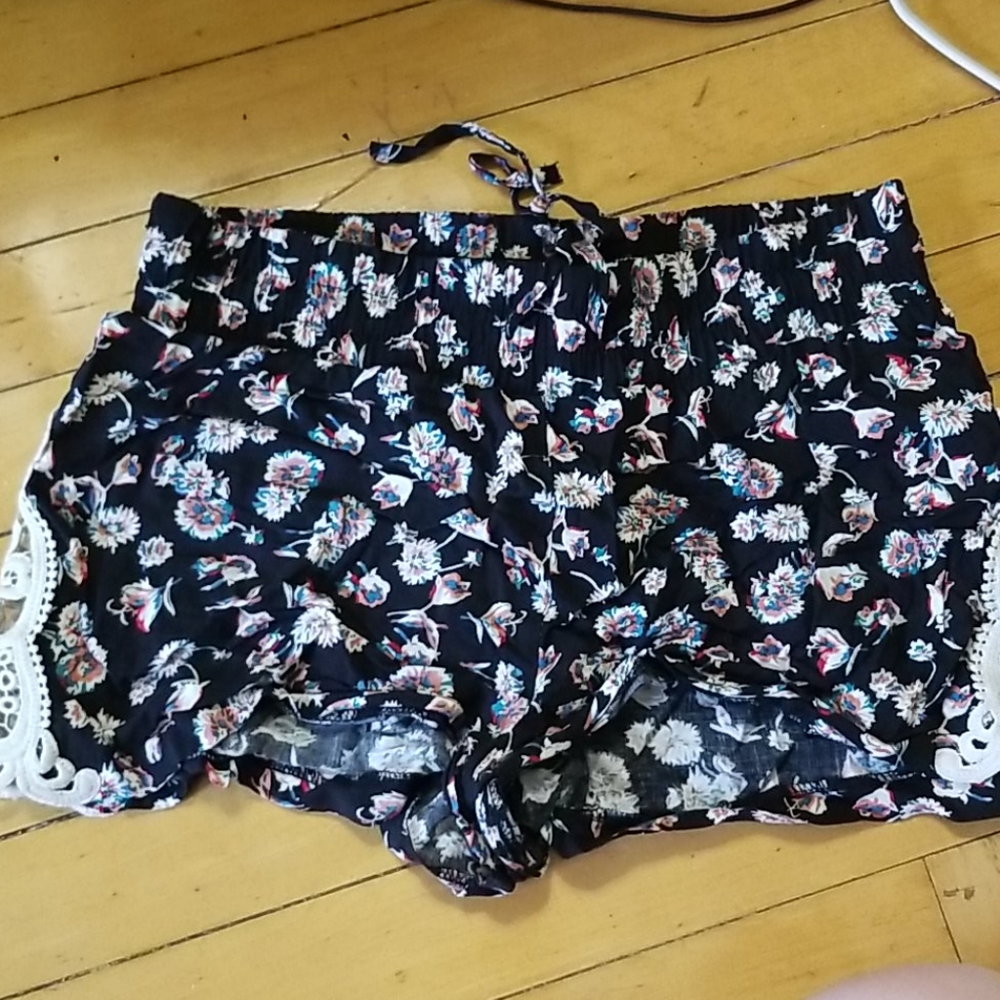 Floral and lace black short with elastic band top.